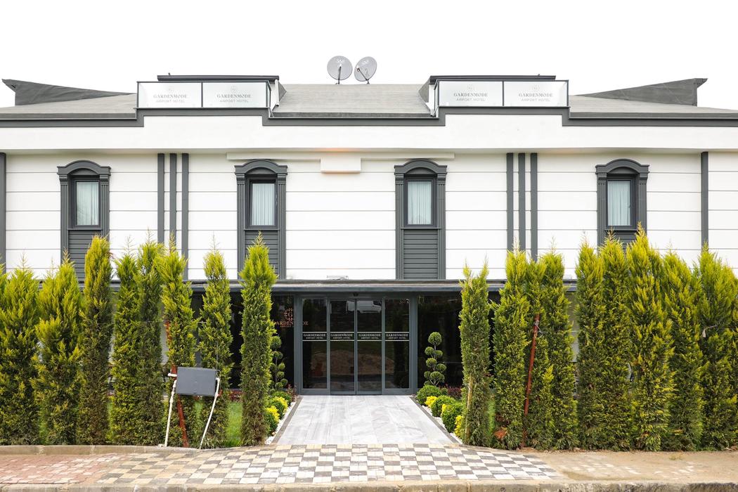 Garden Mode Airport Hotel — giriş cephesi